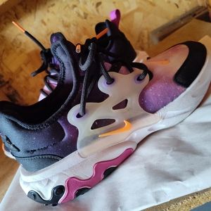 Brand new Nikes size 7 in youth